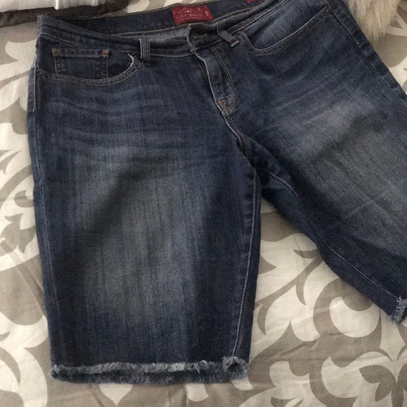 Shorts - Picture 2 of 3